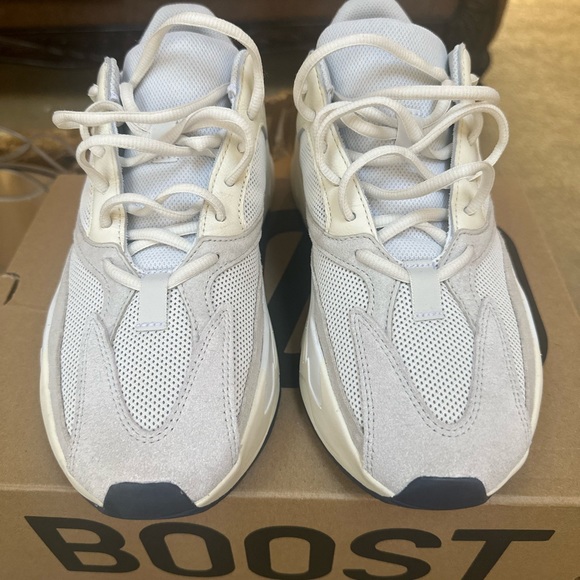 Only use once 9/10 condition comes with original box price negotiable - Picture 2 of 9